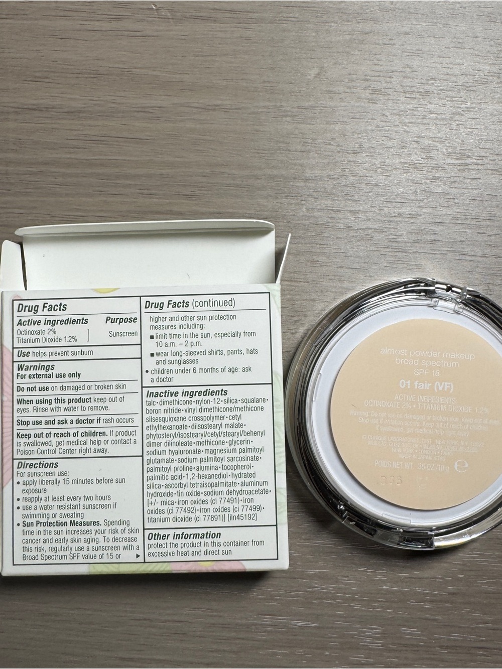 Clinique Almost Powder Makeup Foundation 01 Fair SPF18 - Picture 3 of 6